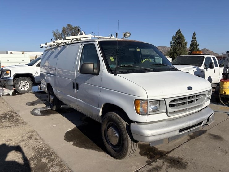 2002-ford-e350-sd-image-2