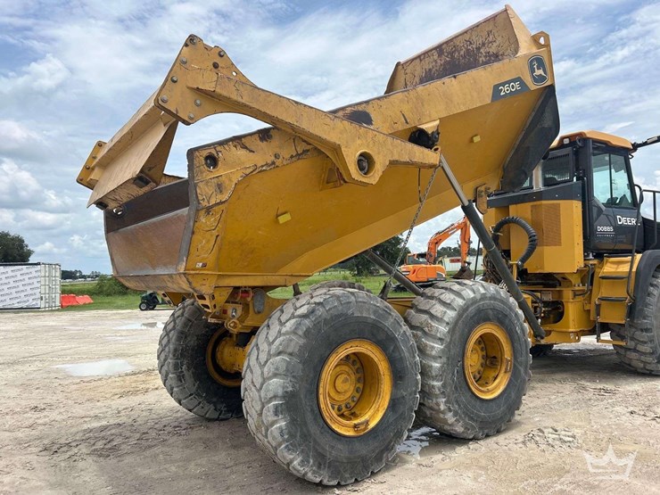 2022-deere-260e-image-8