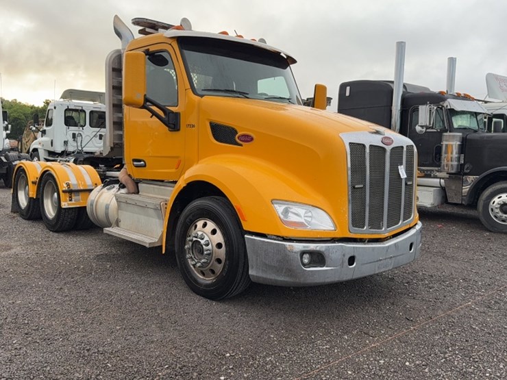 2015-peterbilt-579-image-3