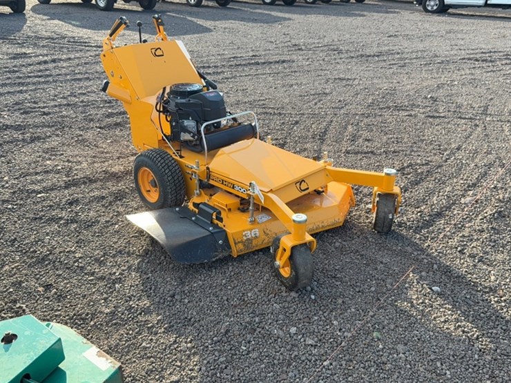 #3072-•-cub-cadet-pro-hw300-walk-behind-mower-image-3