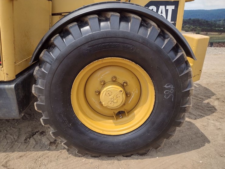 caterpillar-th83-image-13