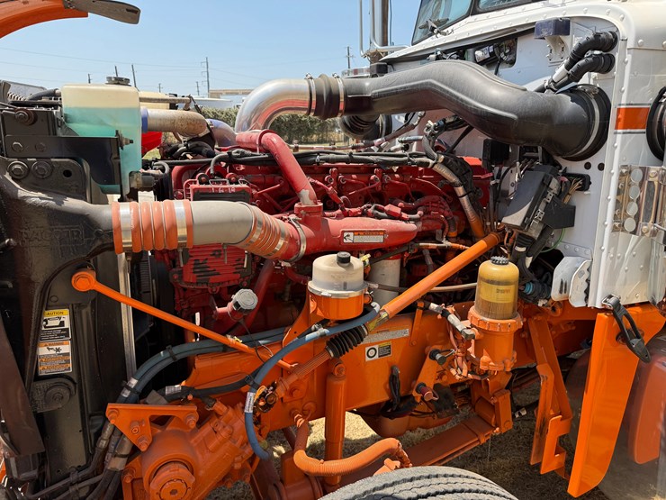 2013-peterbilt-367-image-26