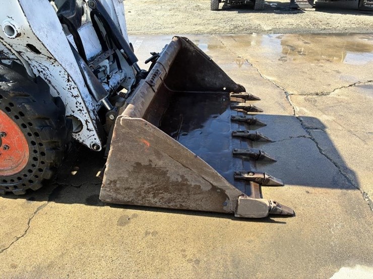 2013-bobcat-s570-image-6