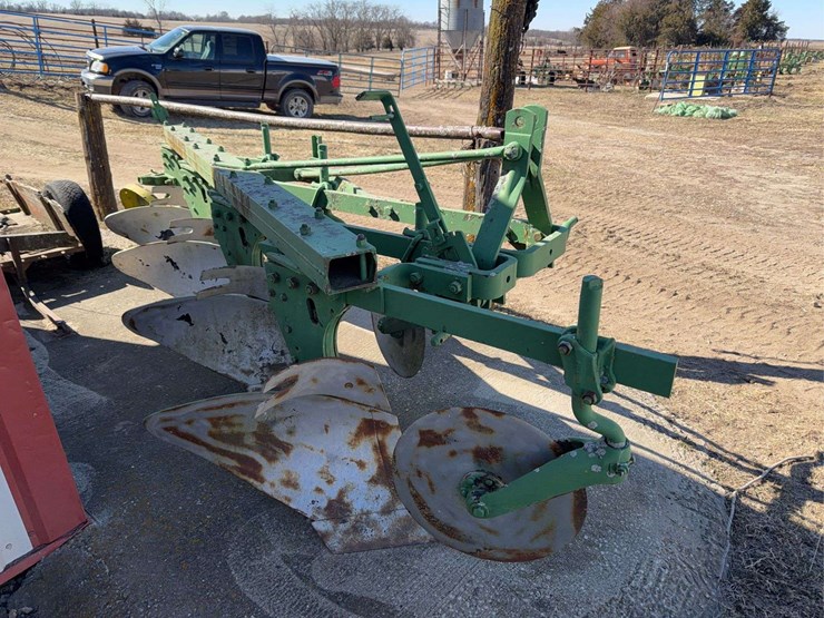 john-deere-three-point-four-bottom-plow-image-1