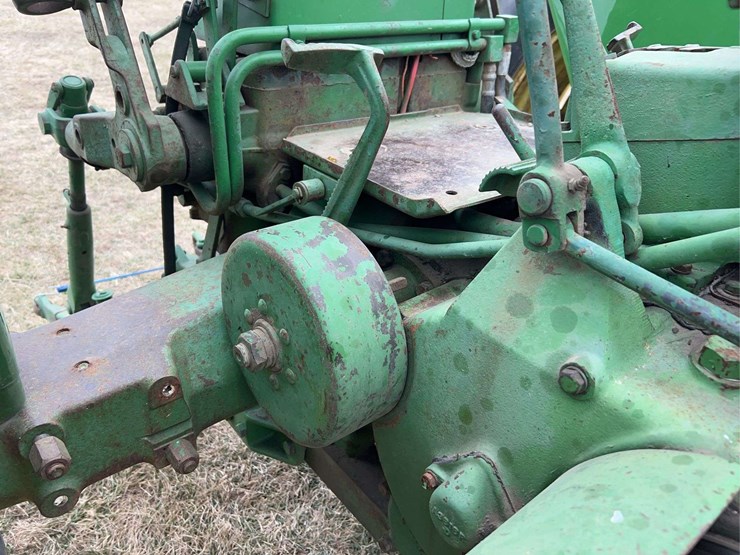 john-deere-520-image-27