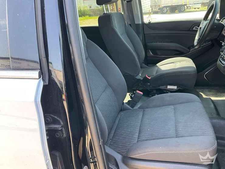 2019-chevrolet-tahoe-image-21
