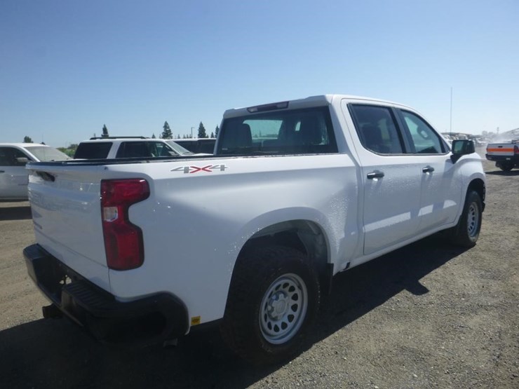 2021-chevrolet-1500-image-3