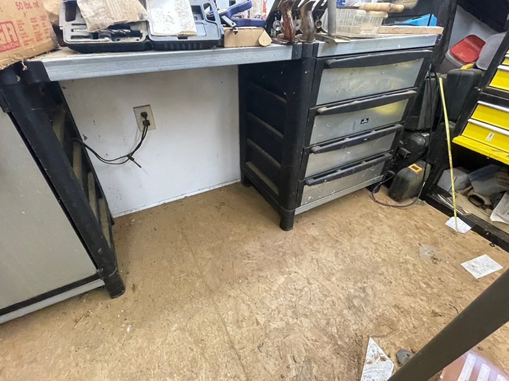 #7109-•-workbench-and-contents-image-2
