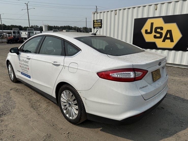 2015-ford-fusion-hybrid-sedan-image-6