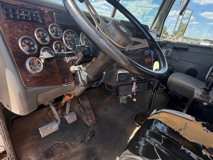2007-western-star-6900xd-image-23