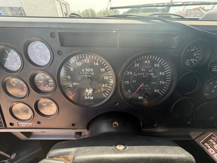 1999-mack-ch612-image-18