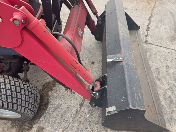 2005-massey-ferguson-gc2300-image-4