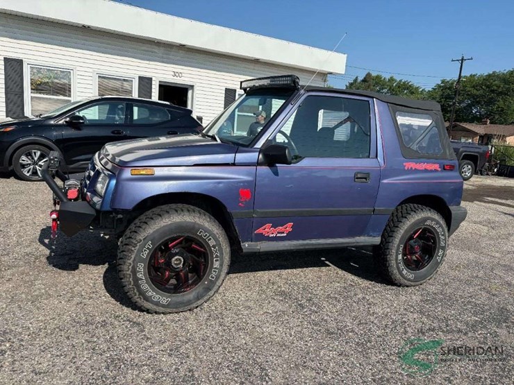 1998-chevrolet-tracker-image-3