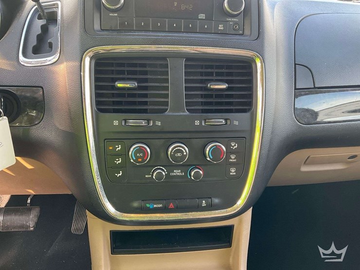 2014-dodge-grand-caravan-image-12