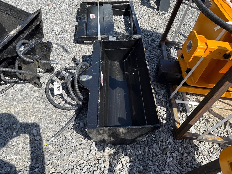 #6021-•-32"-excavator-hyd-tilt-bucket-image-3