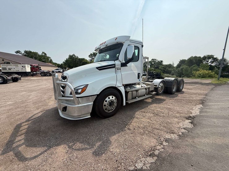 2024-freightliner-semi,-cummins-x15-engine,-420,478-miles,-10-speed,-full-locking-rear-ends,-tri-axl-image-21
