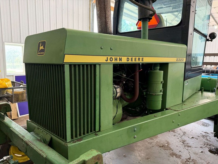 john-deere-2320-image-13