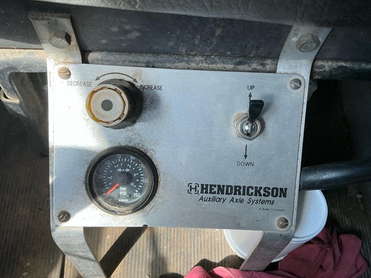 1994-mack-rd688s-image-27
