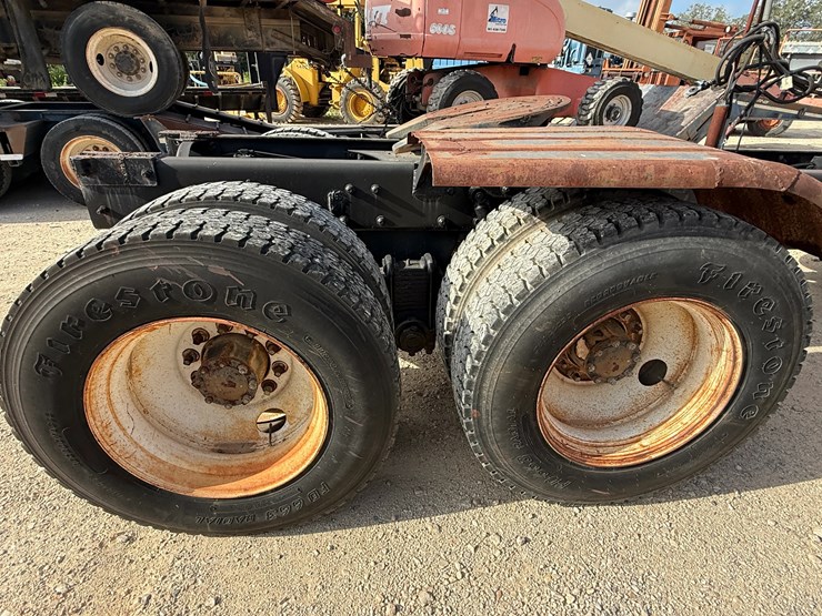 1993-mack-rd690s-image-6
