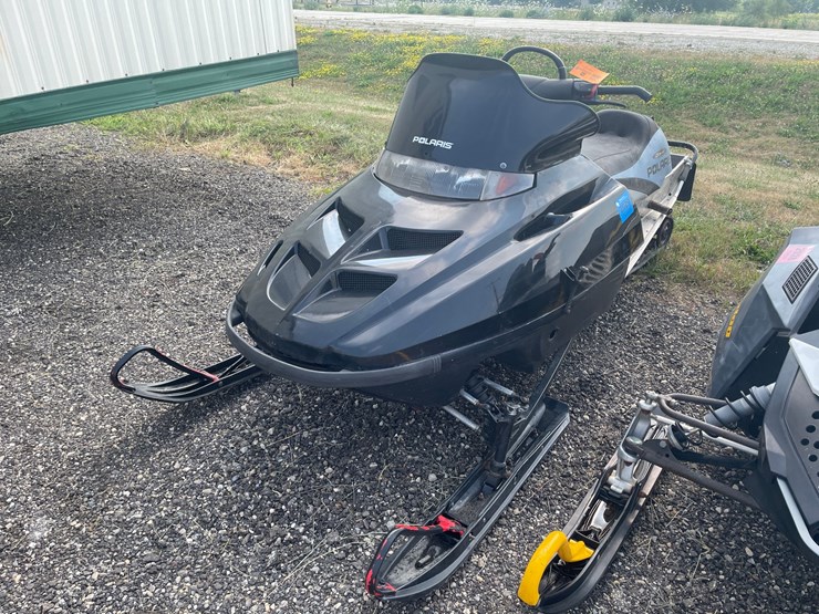 #2384-•-2000-polaris-rmk-800-snowmobile-image-1
