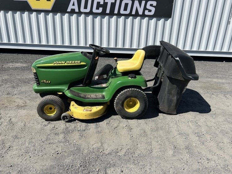 2001-john-deere-lt133-image-2