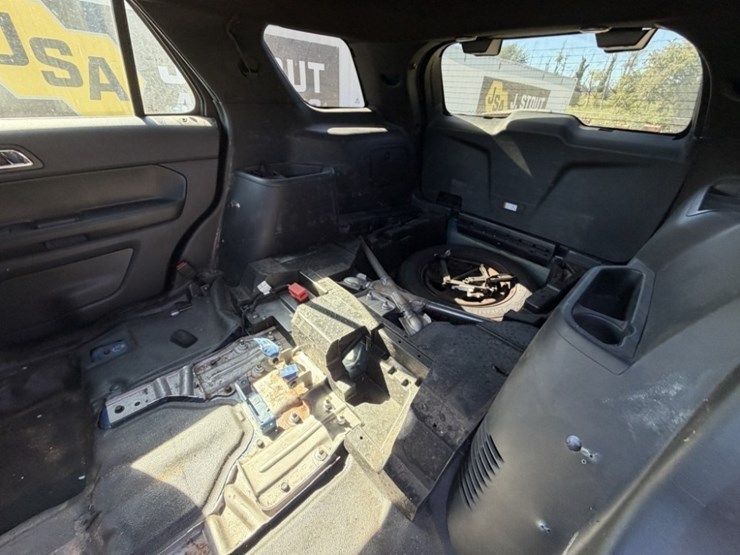 2018-ford-explorer-image-21