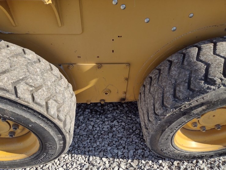 deere-318g-image-14