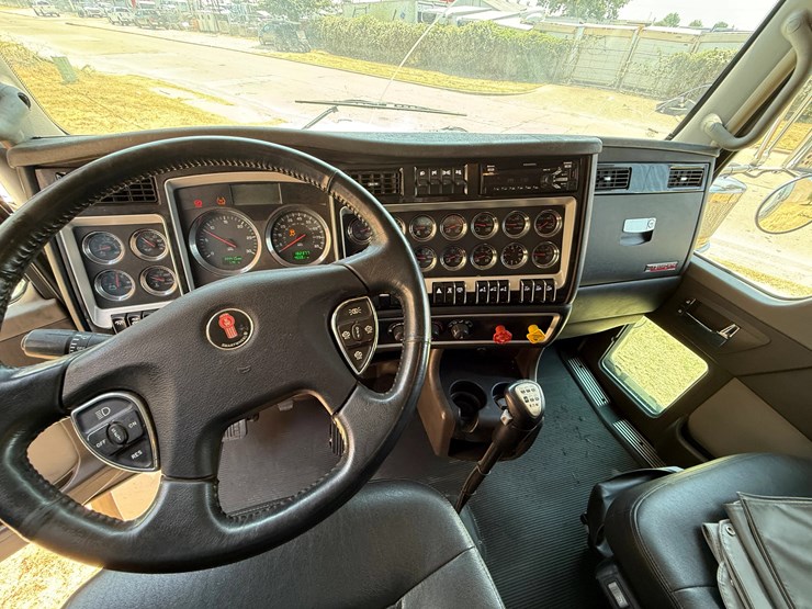 2020-kenworth-t800-image-26