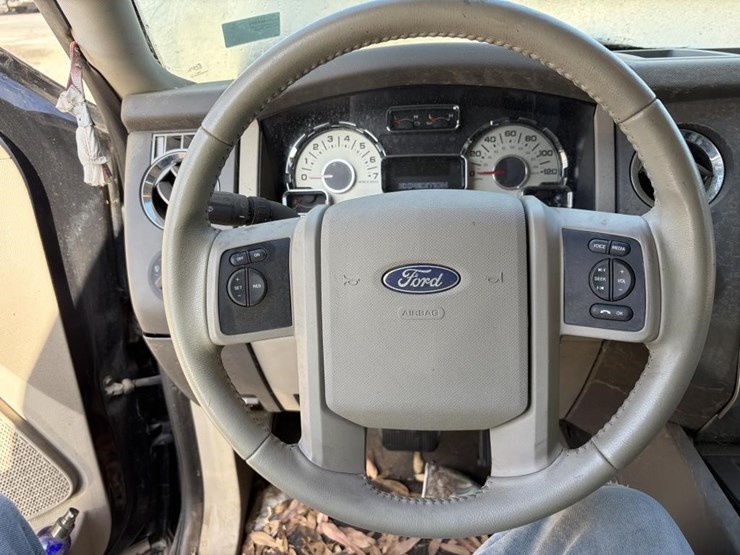 2014-ford-expedition-image-16