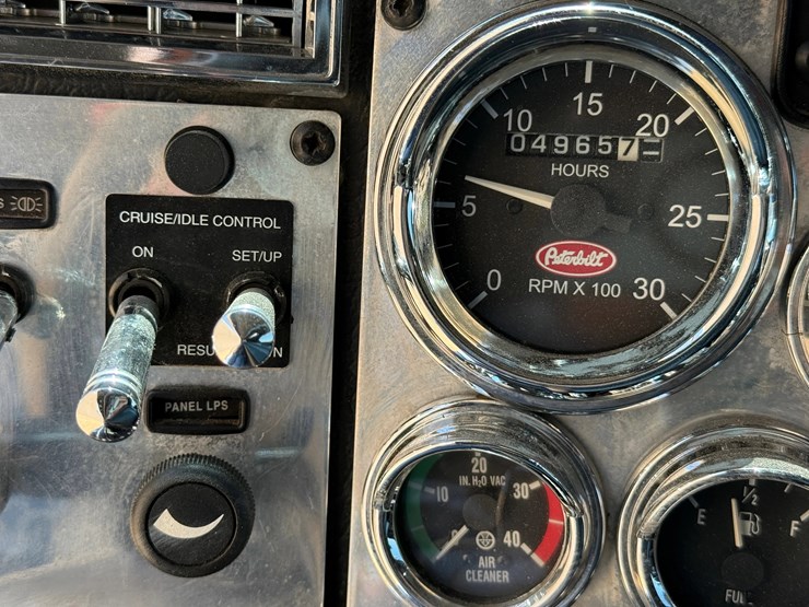 2007-peterbilt-335-image-26