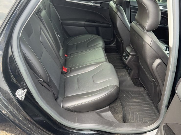 #3014-•-2016-ford-fusion-car-image-9