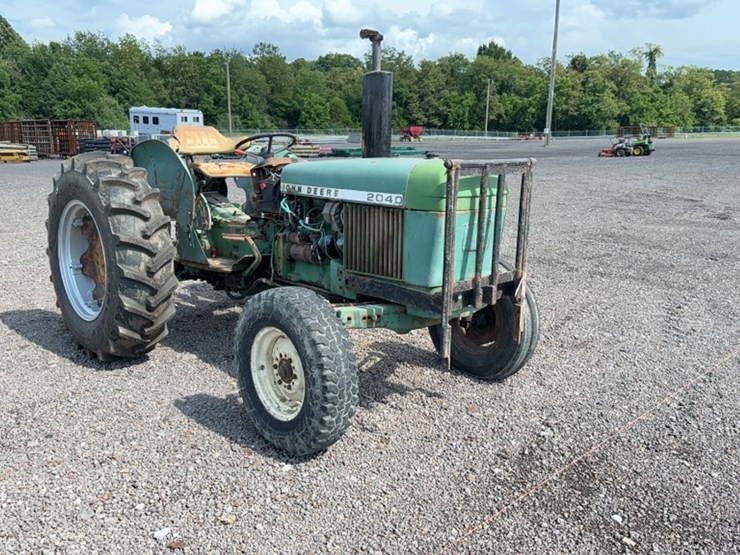 john-deere-2040-image-3