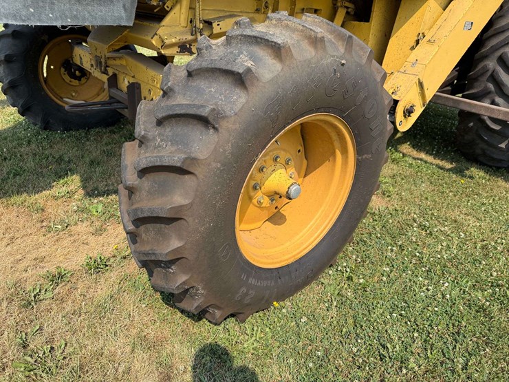 1992-new-holland-tr86-image-17