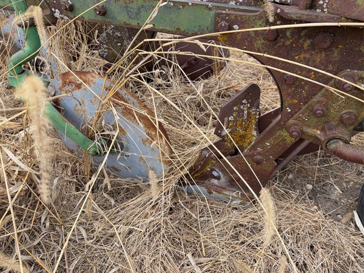 john-deere-pull-type-four-bottom-plow-image-22