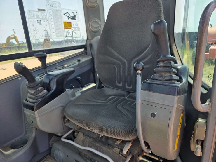 2007-volvo-ecr88-image-40