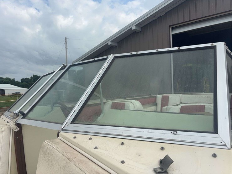18’-cobalt-boat-and-trailer-image-41