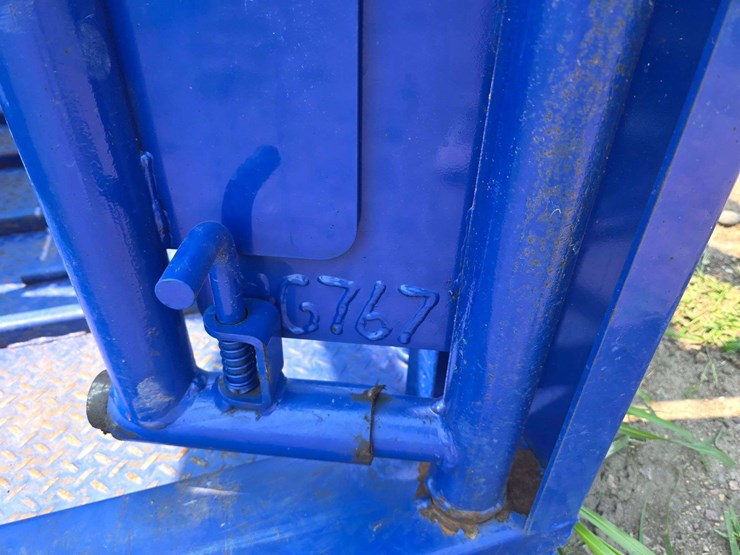 spanier-welding-deluxe-cattle-chute.-per-seller:-this-chute-is-approximately-5-years-old-and-is-in-g-image-42