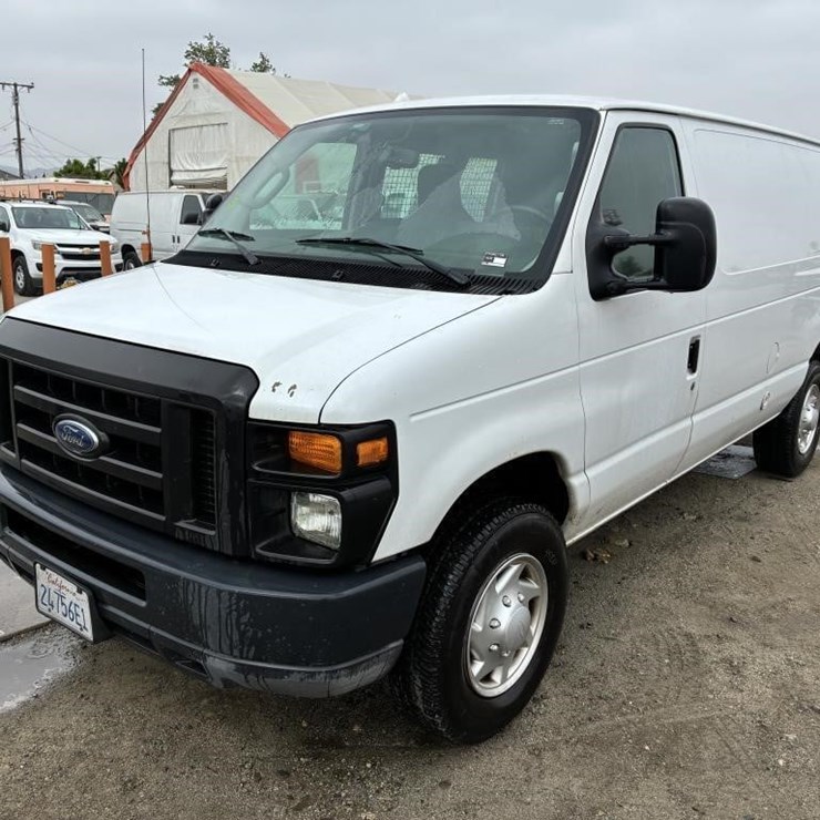 2011 FORD E350