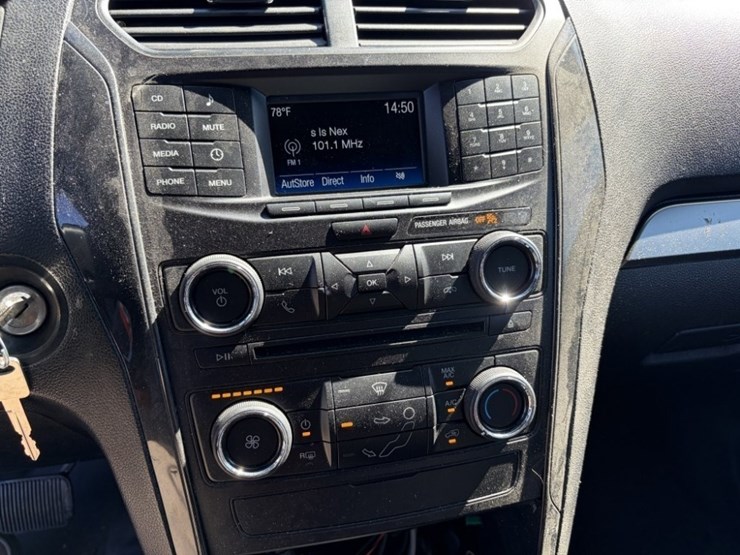 2017-ford-explorer-image-45