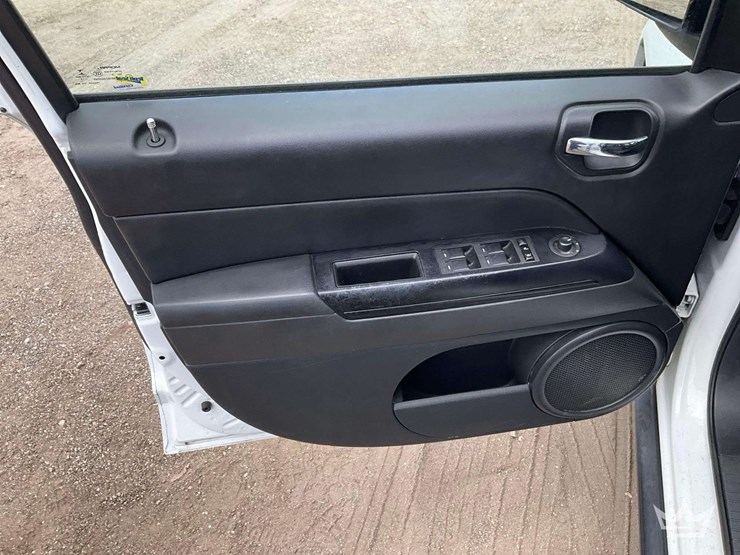 2016-jeep-compass-image-11