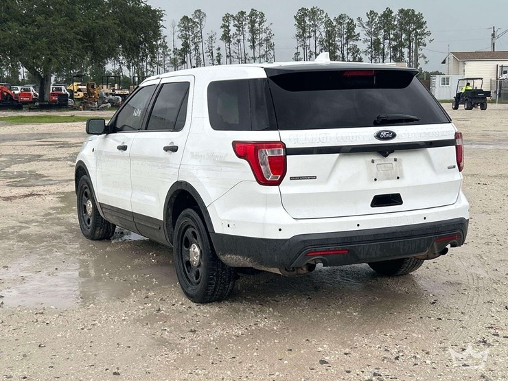 2016-ford-explorer-image-2