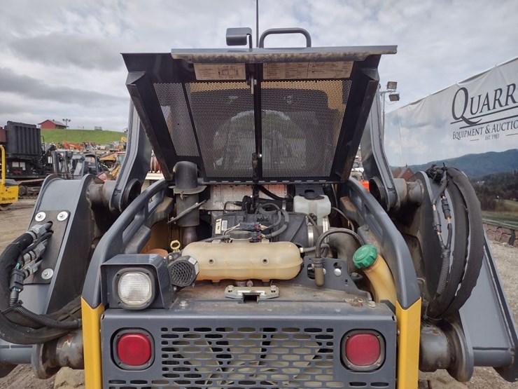 deere-323e-image-29