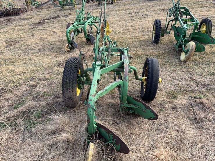 john-deere-pull-type-two-bottom-plow-image-4
