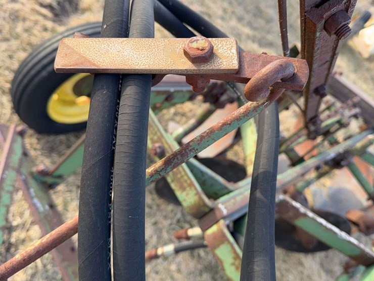 john-deere-pull-type-three-bottom-plow-image-13