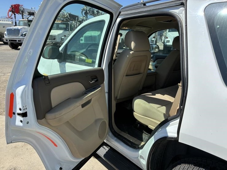 2014-chevrolet-tahoe-image-14