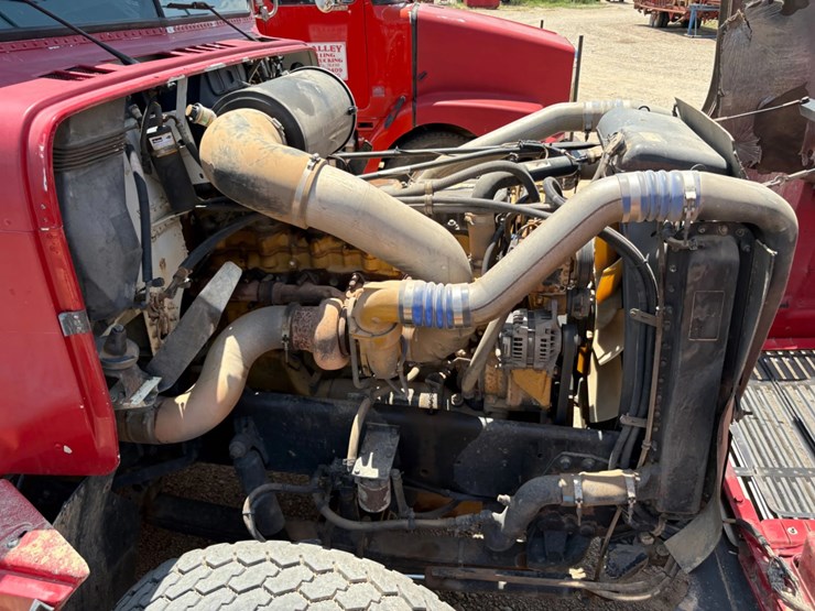 2001-freightliner-fld120-image-11
