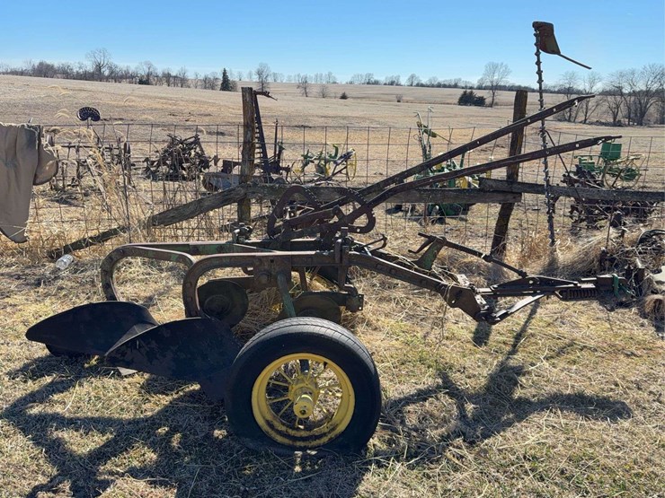 john-deere-pull-type-two-bottom-plow-image-6
