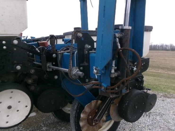 2000-kinze-3000-image-10