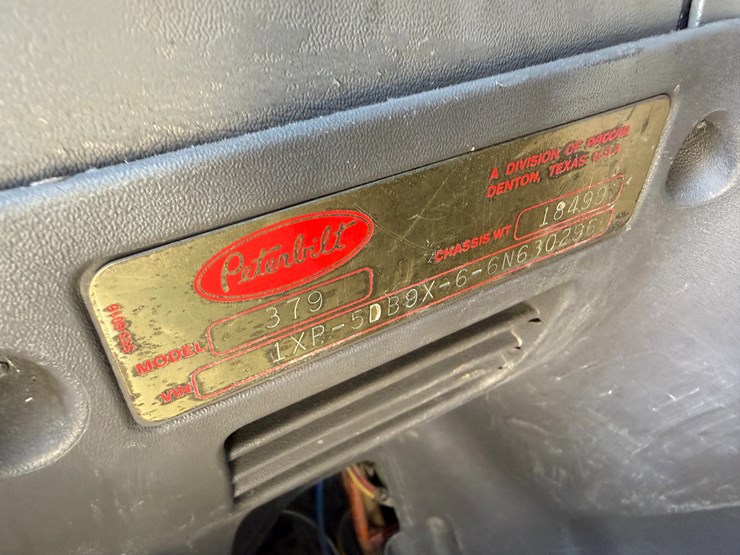2006-peterbilt-379-image-18