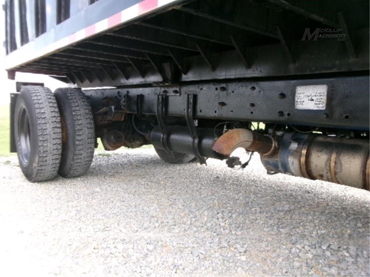 2010-freightliner-business-class-m2-112-image-8